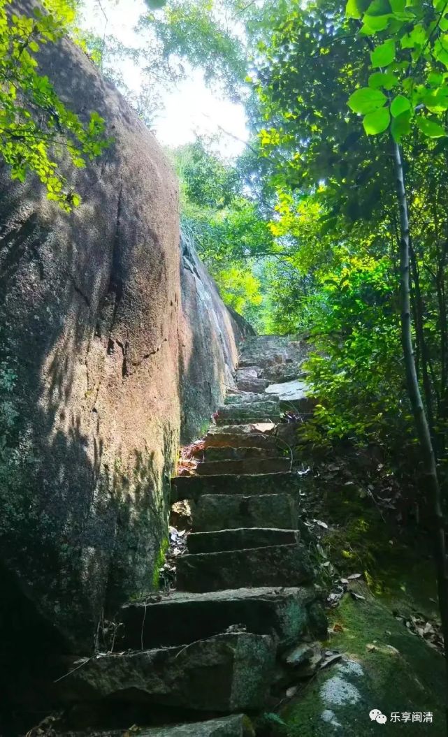 鳳凰山風景區位於閩清縣城南面,主峰海拔1000多米,被稱為