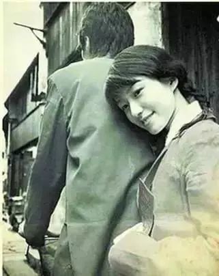七八十年代谈恋爱的老照片看看可有你的影子