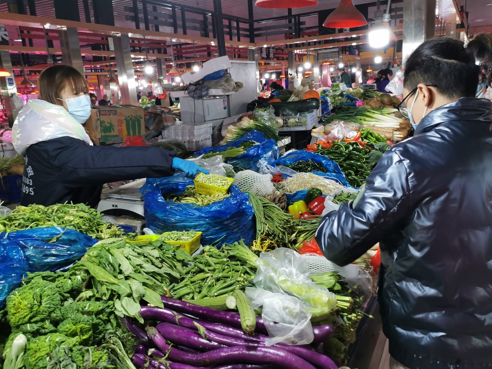 安徽合肥农贸市场改造让市民菜篮子拎得更舒心