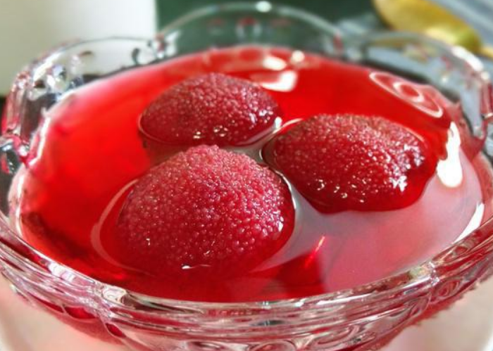 在家教你做美味的杨梅汤,甜酸爽口,冷热皆宜,大人小孩都喜欢