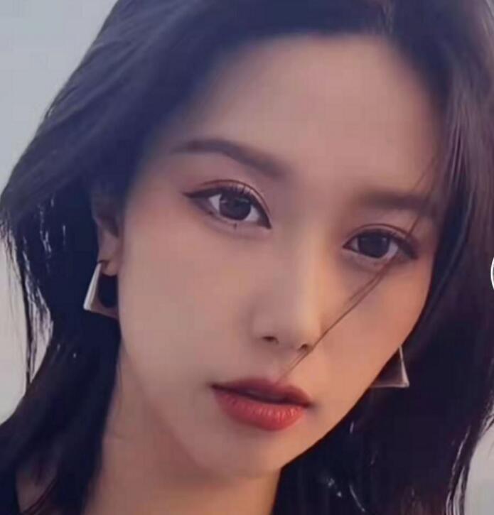 又一个蹭刘德华热度的女网红,原以为是青铜,没想到却是个王者