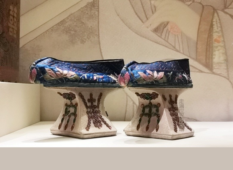 身高不足一米六的慈禧为何看上去像模特般高挑秘密藏在这两处