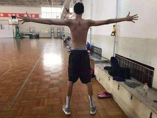 周琦是最佳模板李楠儿子展现逆天臂展16秒连帽胡明轩小科比