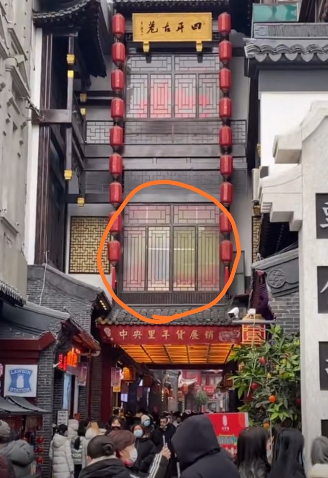 沈阳中街小纸人下岗我们的中央里和成都太古里还差多远