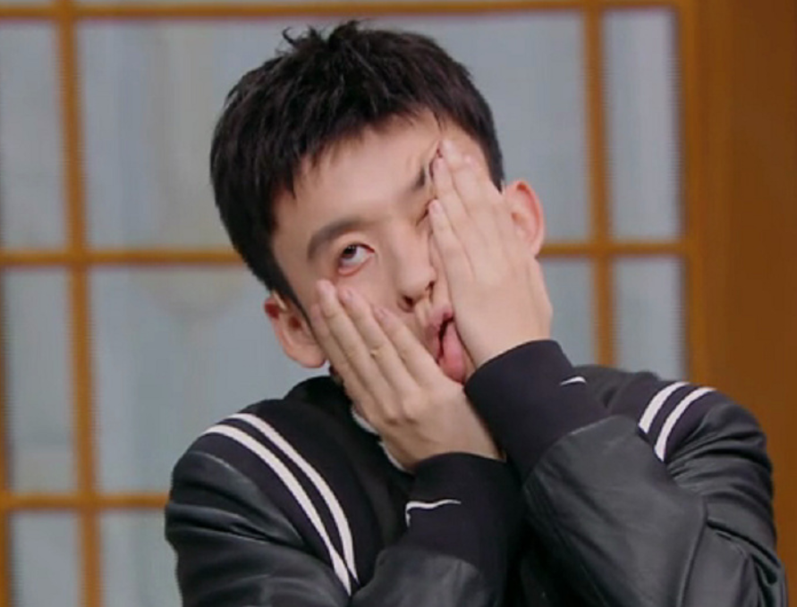 雷佳音是使劲扮丑,而衬托之下的董子健,杨幂,宋亚轩,这三个人表情就有