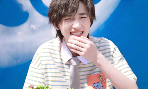 王牌师弟宋亚轩静默少年笑容骗子天生爱豆真秀啊