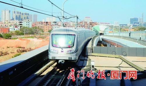 厦门地铁3号线列车首次过海试跑