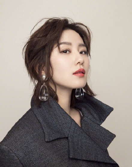 刘诗诗短发造型太美啦!随手一张大片时髦又知性,这气质太高级了