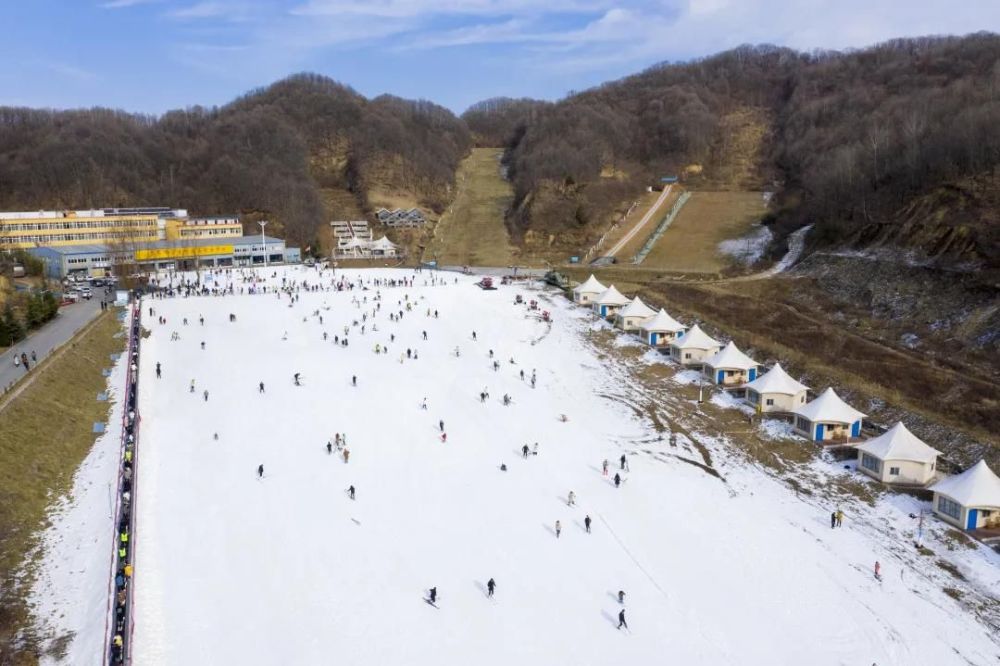 寒假来临滑雪正当时来西峡老界岭滑雪场开启你的美好假日吧