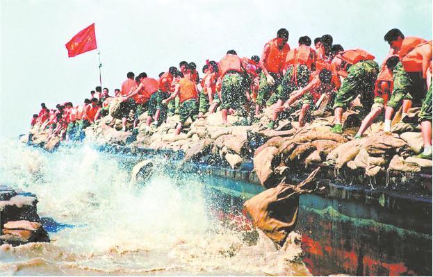 98年特大洪灾的珍贵照片,令人动容落泪_腾讯新闻