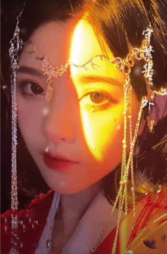 粉丝突破3500万彭十六再次穿古装一身嫁衣装扮惊艳全场