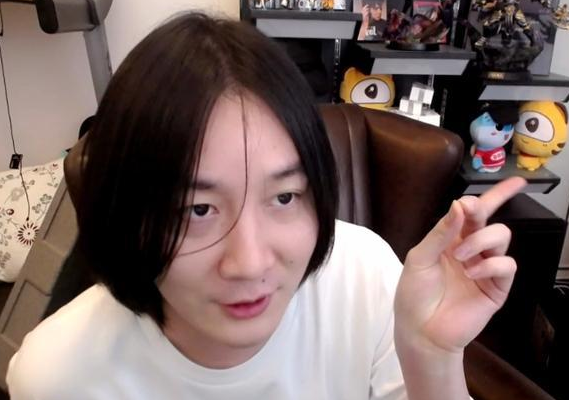 酷酷的鑫疯狂蹭热度带节奏，张大仙怒了，网友：搞不清自己地位！