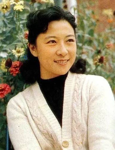 原形毕露王骁父亲为娶王馥荔不惧放弃大好前程今携手走过40年恩爱如初