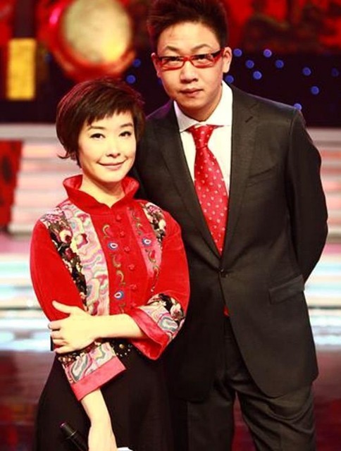 "央视金话筒"王雪纯家庭背景震惊世人4岁时拥有第一份工作现在