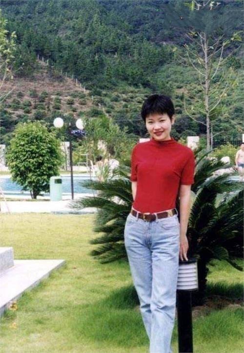 央视新闻主播胥午梅近况她是从安徽走出来的知名央视主持人