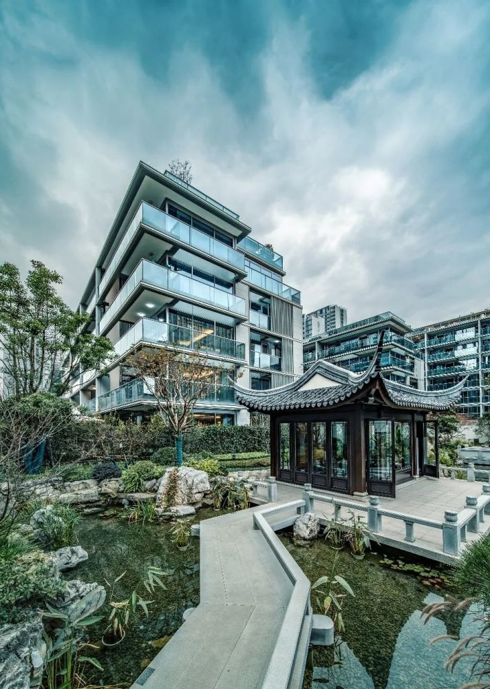 绿城成都的第四年交付的凤起朝鸣全新的城西布局