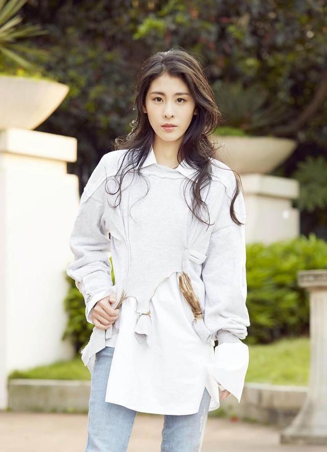 花花张碧晨,他们的女儿正脸照曝光,几乎是一比一复刻华晨宇_腾讯新闻