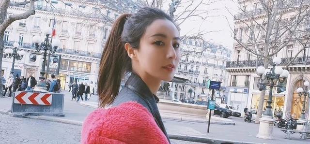 薇娅的女儿小名妮妮跟爸爸太像了肉嘟嘟的圆脸超级可爱