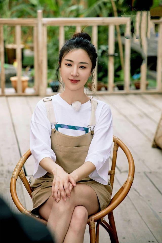 薇娅的女儿,小名妮妮,跟爸爸太像了!肉嘟嘟的圆脸,超级可爱_腾讯新闻