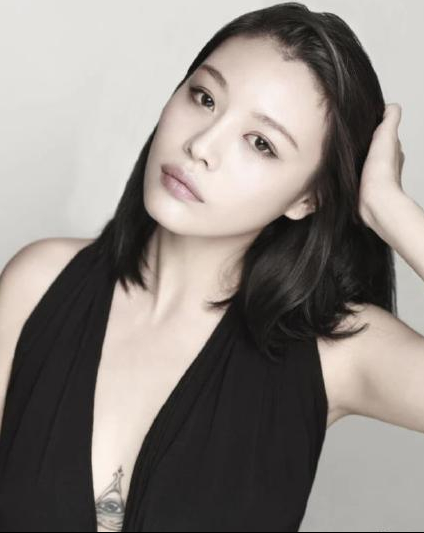 知名律师炮轰章子怡内涵汪峰与未成年人交往并生育值得爱吗