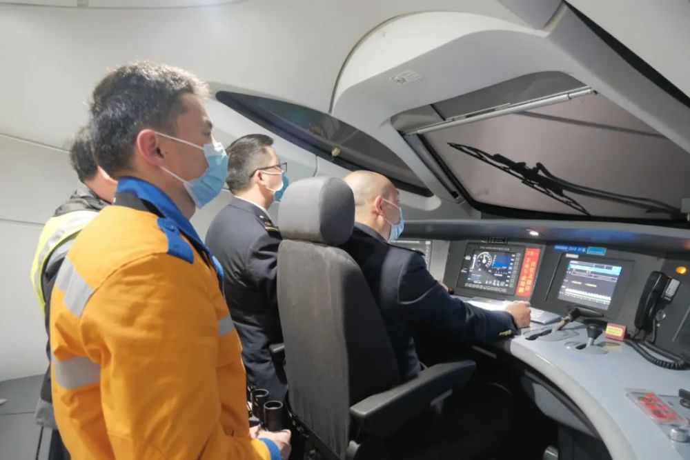 云南高铁扫雷车行驶突破200万公里