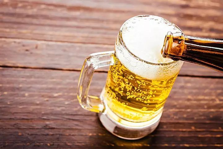 脑梗|46岁女子不碰肥肉，脑梗住院，医生直言：厨房一种白色调料是祸根