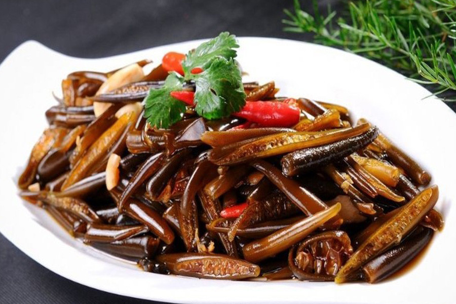 第九道菜—凉拌海笋所需食材:海笋干,食盐,香醋,大蒜,青红椒,红油辣椒