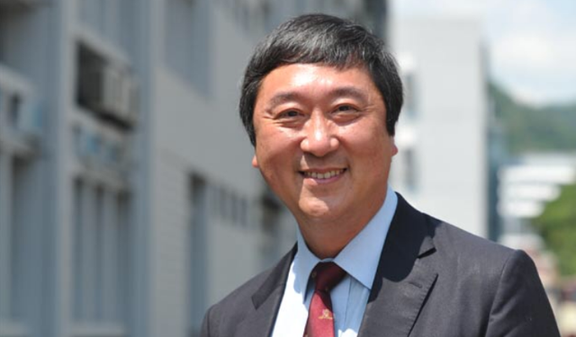 陈医生前几天在参加某医学论坛时非常的幸运.