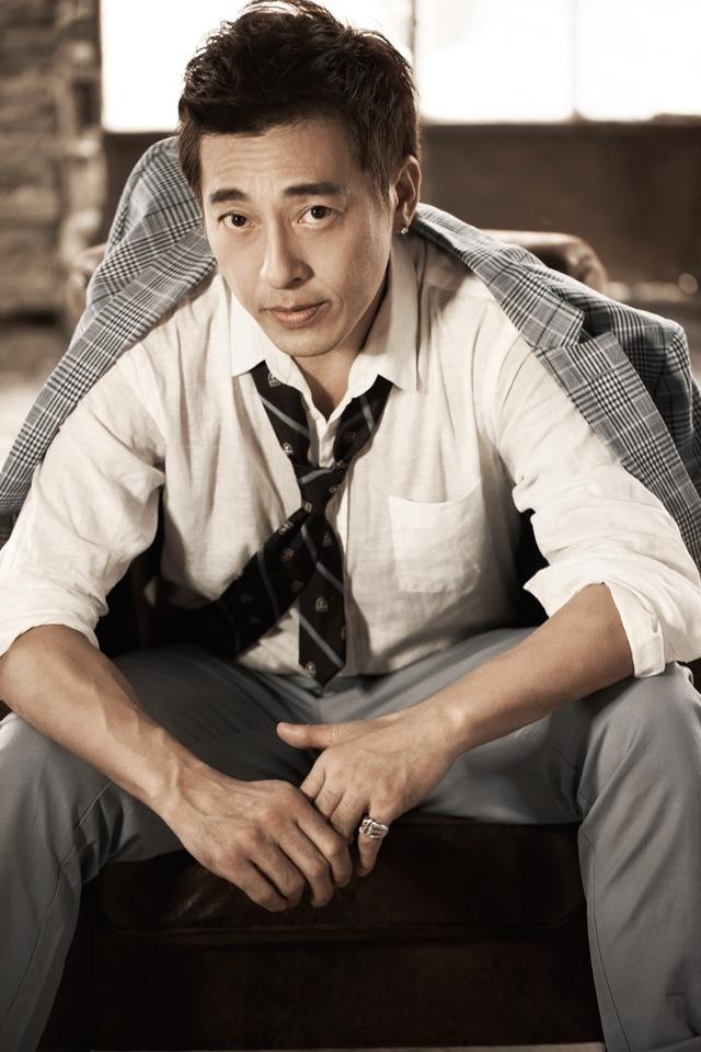 吕颂贤他是侠肝义胆的令狐大侠小四岁娇妻肤白貌美不减当年