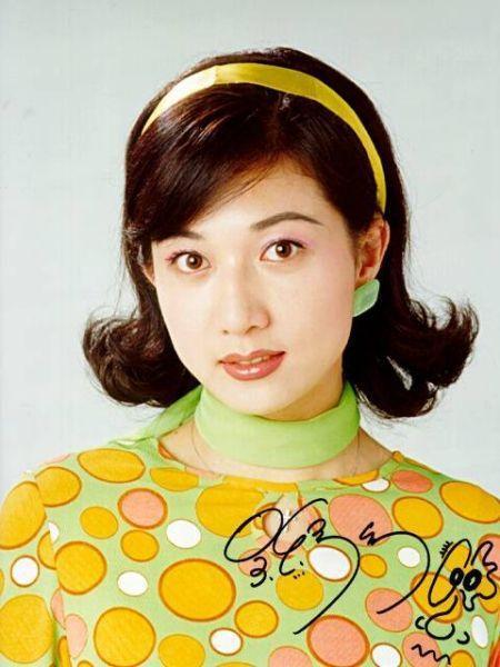 吕颂贤,他是侠肝义胆的令狐大侠,小四岁娇妻,肤白貌美不减当年