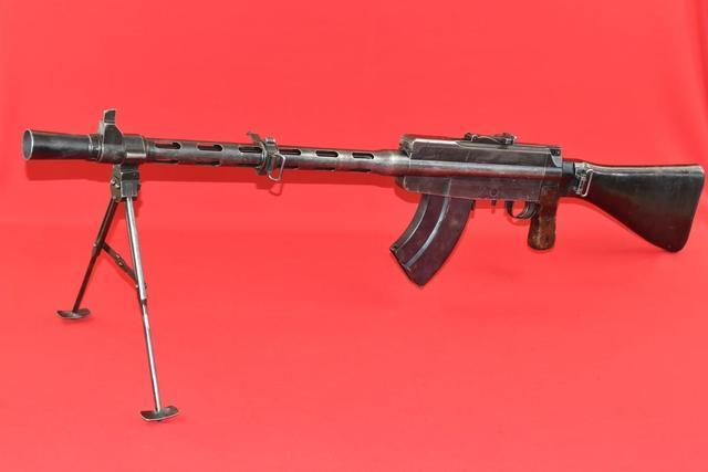能当狙击枪用的芬兰拉蒂26轻机枪曾被中国引进痛殴日寇