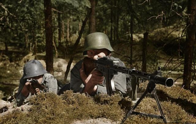 能当狙击枪用的芬兰拉蒂26轻机枪曾被中国引进痛殴日寇