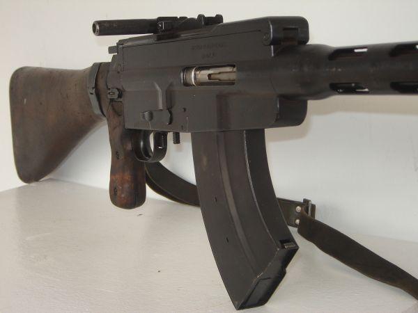 能当狙击枪用的芬兰拉蒂26轻机枪曾被中国引进痛殴日寇