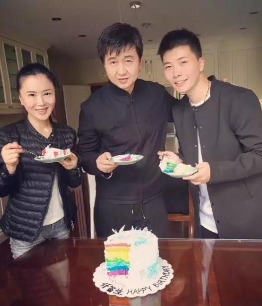 付笛声任静27岁儿子既当歌手又当总裁全家住着上亿四合院