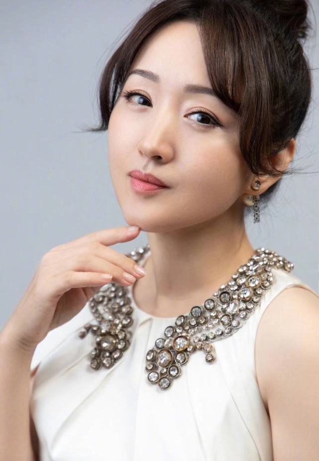 将50岁的杨钰莹爱情观伴侣就像蛋糕上的樱桃