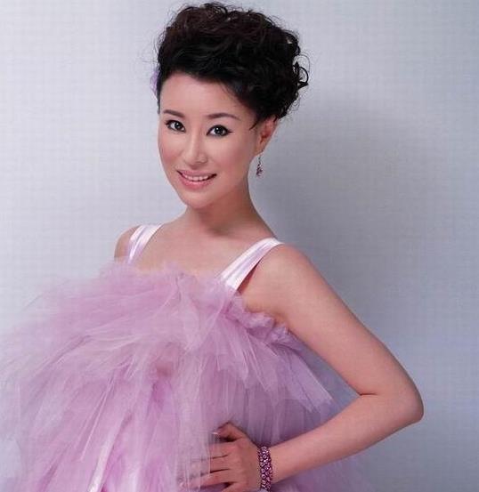 44岁祖海为何至今未婚?被闺蜜一把扯下遮羞布,原来她有这癖好