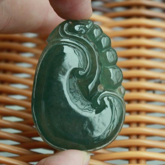 油青翡翠是什么?到底值不值钱?_腾讯新闻