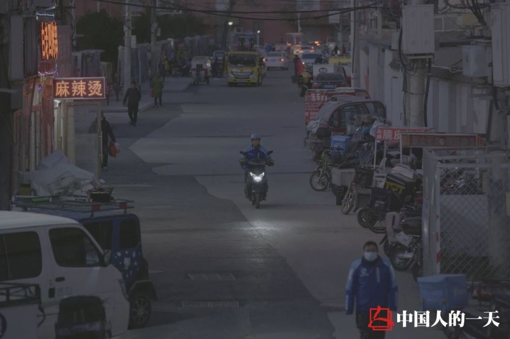 餐厅老板负债百万转行送外卖 自封 江湖盟主 5000名骑手听他指挥 腾讯新闻