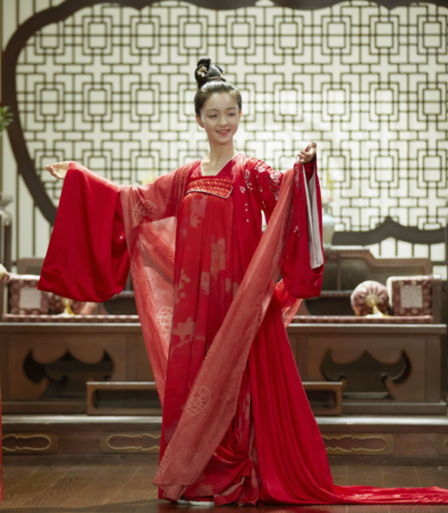 《风起霓裳》的小"武则天"火了!14岁就有大长腿,成年还得了