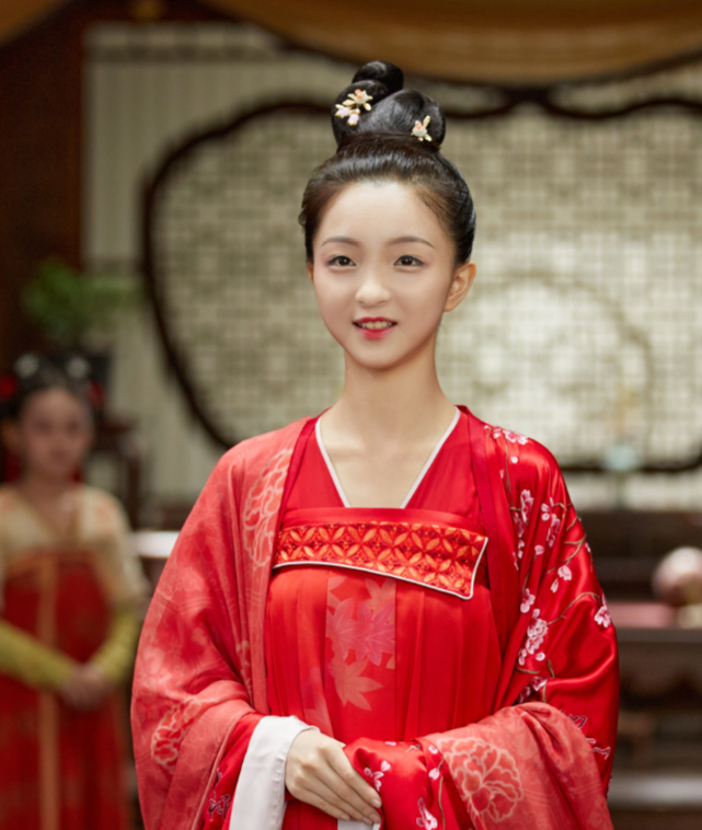 《风起霓裳》的小"武则天"火了!14岁就有大长腿,成年还得了