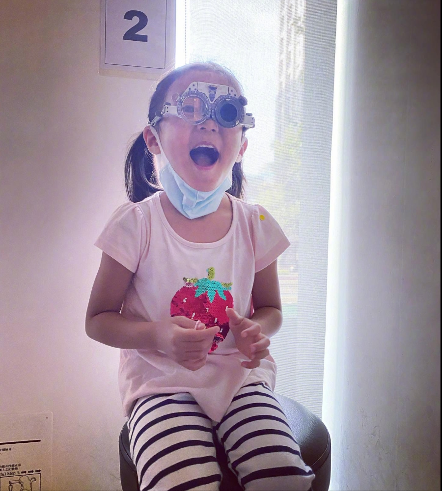 贾静雯女儿咘咘被查出先天弱视上热搜,温馨提醒妈咪们需要注意的事