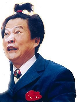 68岁相声大师奇志罕曝近况,双眼耷拉头发花白,走路颤巍要人扶