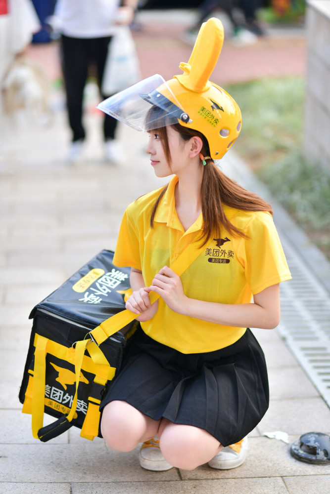 多数外卖骑手自费买保险 这是唯一的安全保障