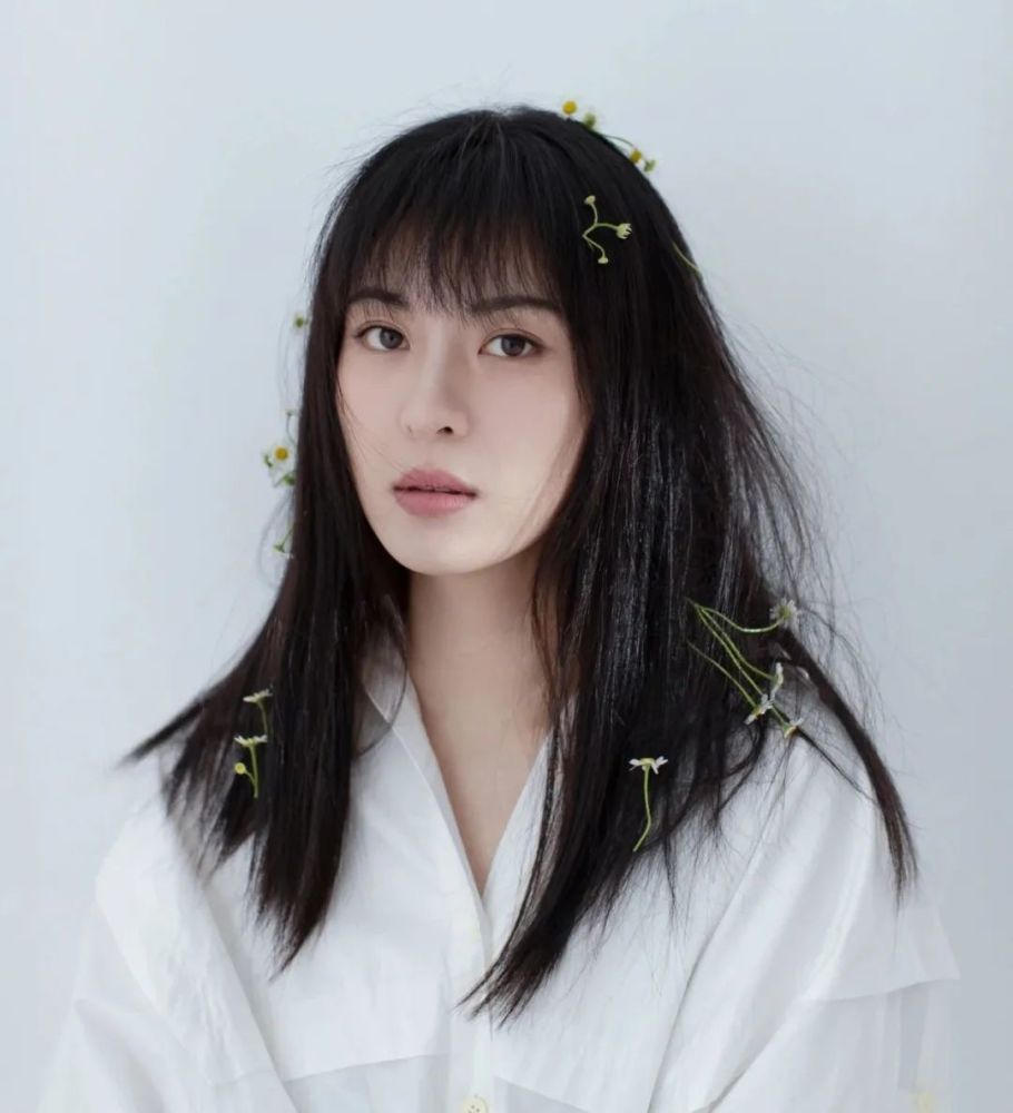 济南籍人气演员 周放她是实力派演员周放,因饰演电视剧《大江大河》中