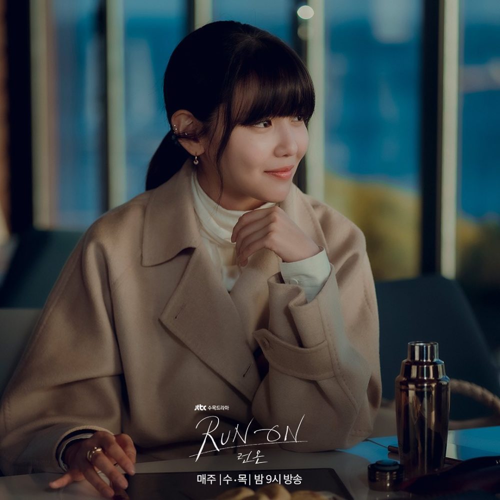 韩剧《奔跑着》的演员们在幕后用温暖的笑容点亮了拍摄现场_腾讯新闻