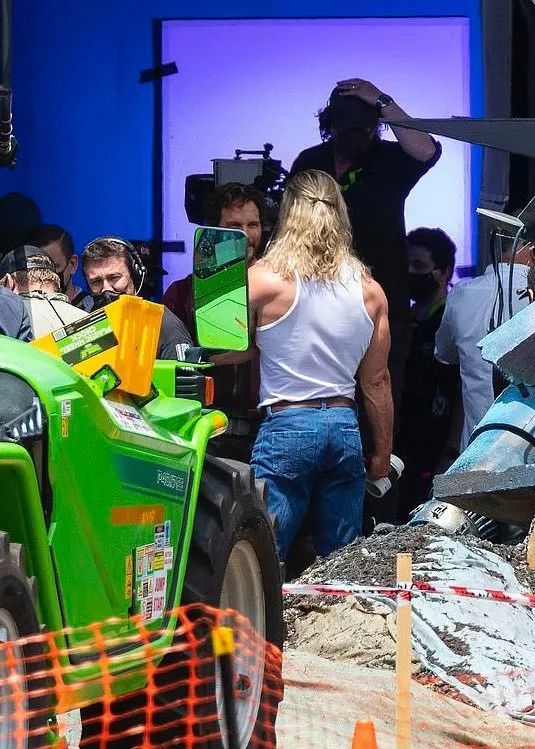 《雷神4》首波片场照!锤哥银护集结!帅气雷神回来啦!