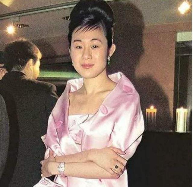 王颖妤：看不上李嘉欣，拒绝刘銮雄求婚5次，却给60岁富豪生子图1