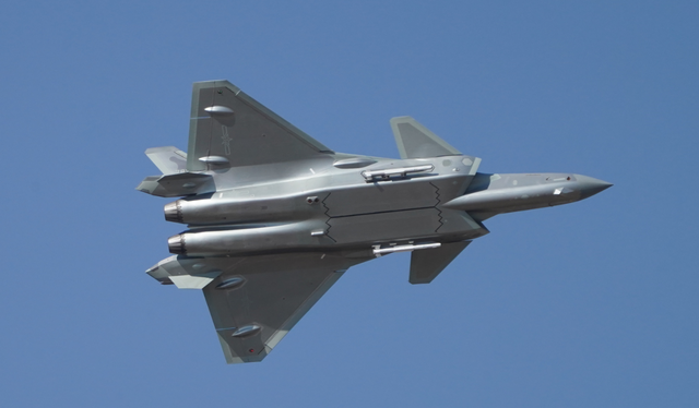 各国王牌战机发动机寿命:美12000小时,俄5000小时,中国是多少