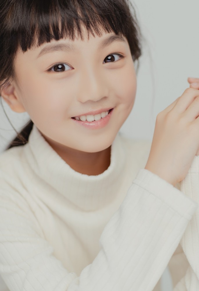 近日,小山竹分享了一组写真照,气质和颜值令人惊艳