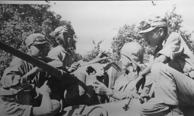 抗日战争时期的中美士兵珍贵老照片美军帮助中国士兵训练